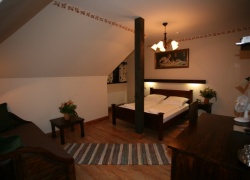 Część sypialniana apartamentu z sauną/ A part of bedroom in a suite with the sauna